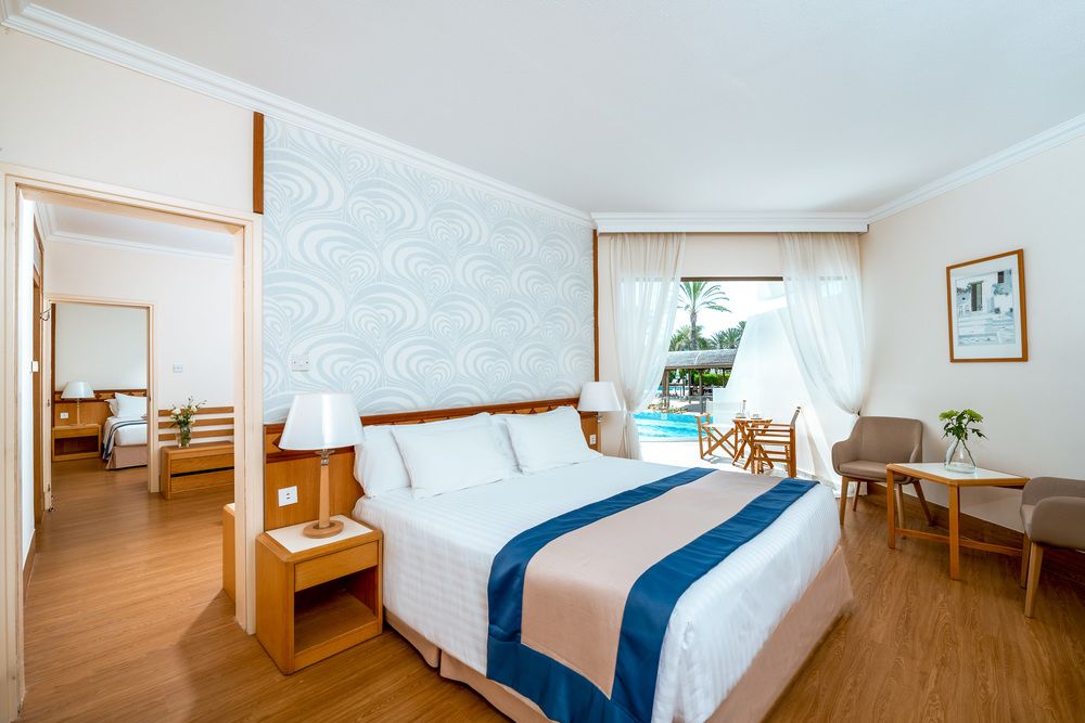 Constantinou Bros Athena Beach Hotel фото 39