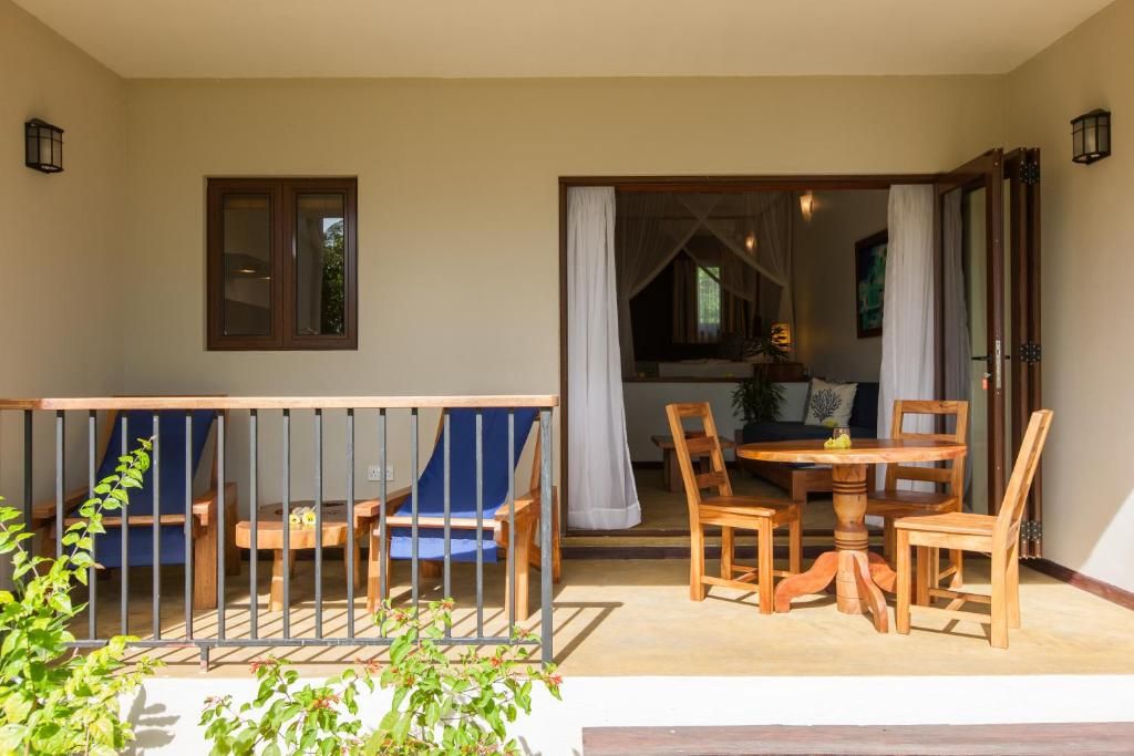 L'Hirondelle Self Catering Guest House фото 12