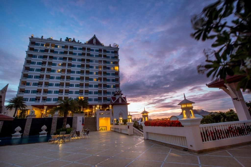 Grand Pacific Sovereign Resort & Spa фото 25