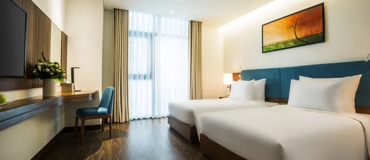 Фото отеля Maximilan Danang Beach Hotel