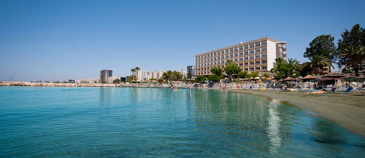 Фото отеля Crowne Plaza Limassol