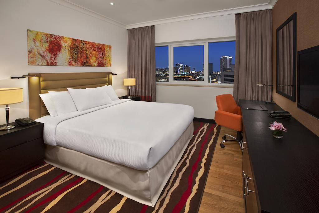 DoubleTree by Hilton Hotel and Residences Dubai Al Barsha фото 4