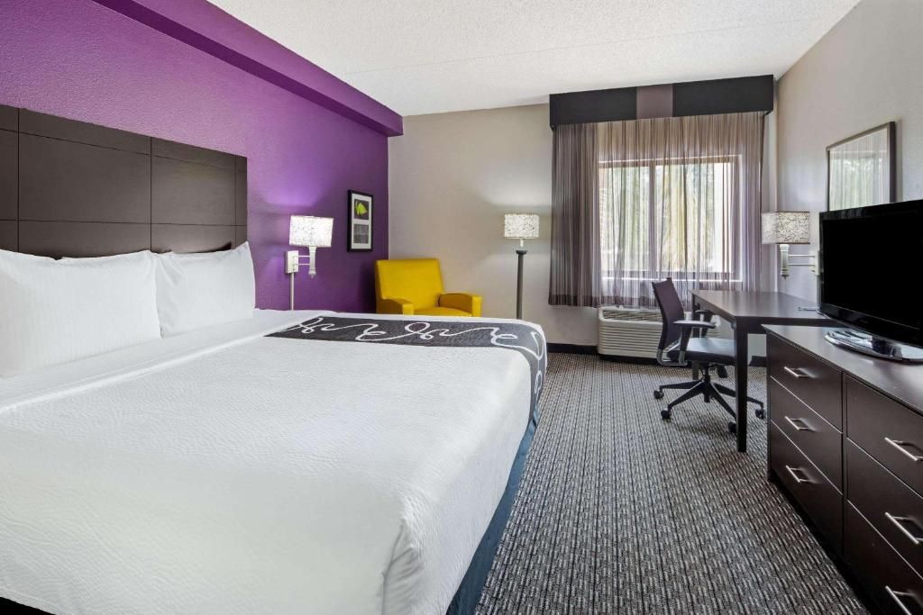 La Quinta Inn & Suites Miami Airport East фото 30