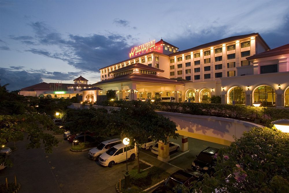 Waterfront Airport Hotel and Casino фото 25