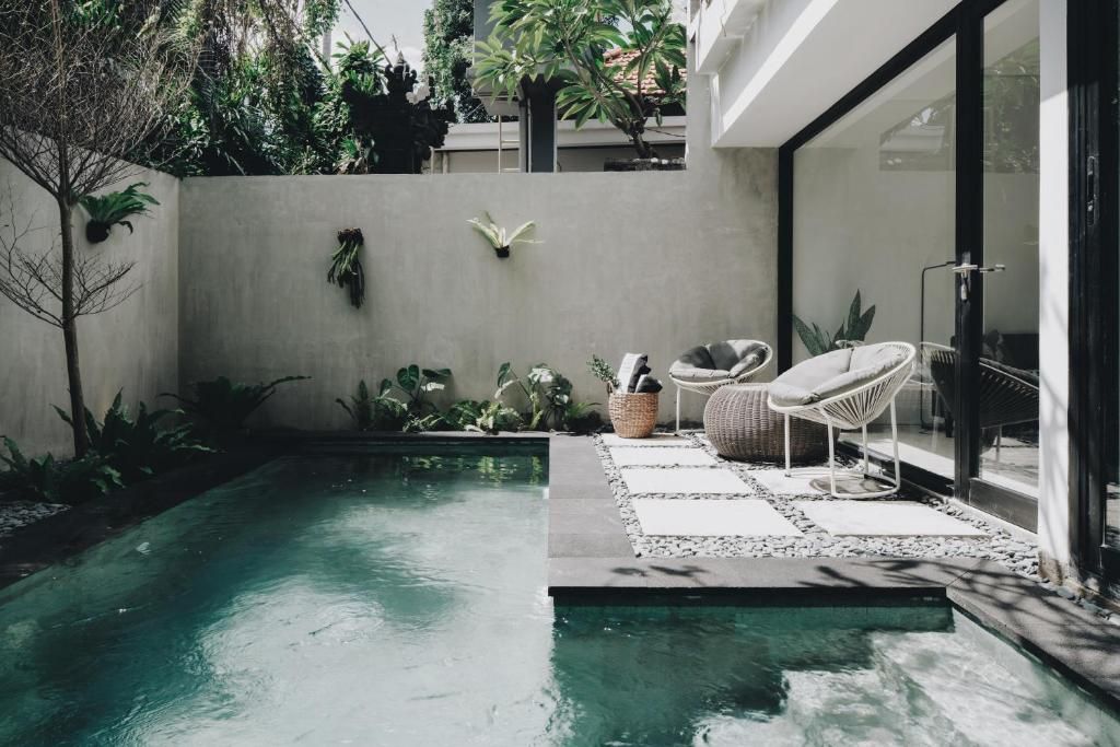 Lloyd's Inn Bali фото 24