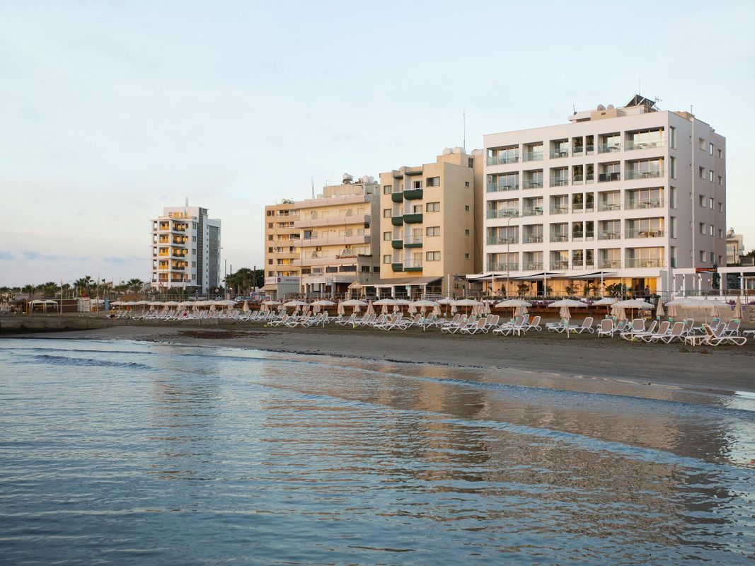 Costantiana Beach Hotel Apartments фото 4