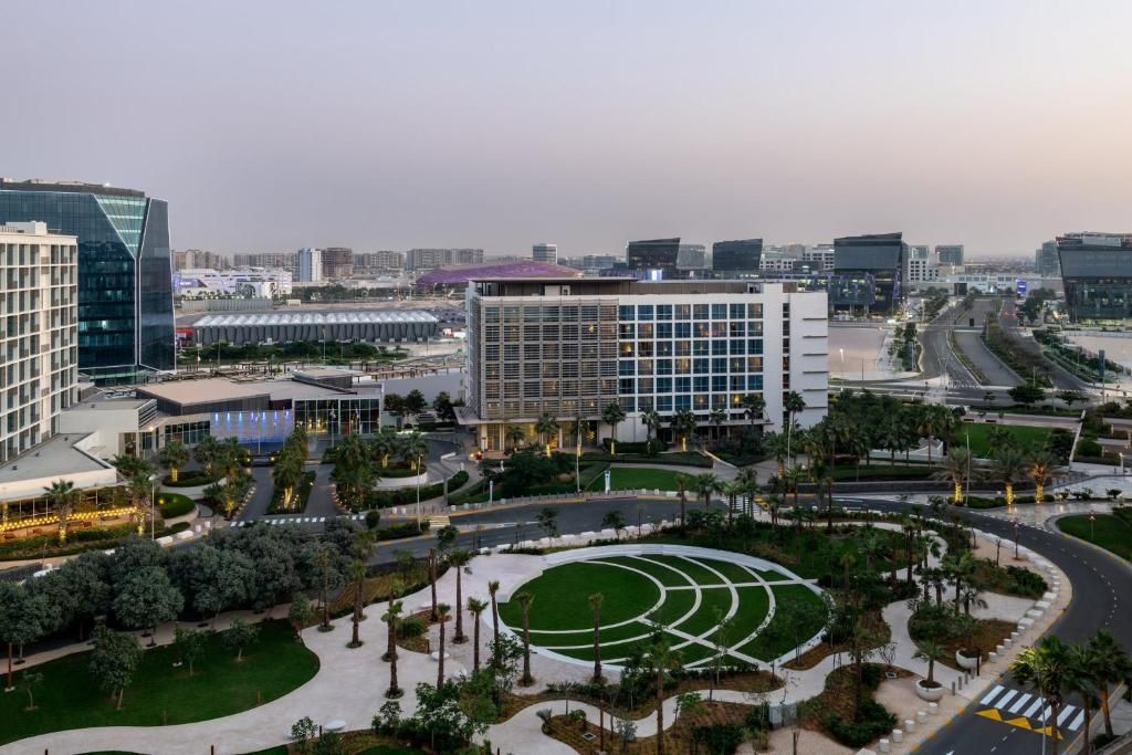 Yas Plaza Circuit фото 36
