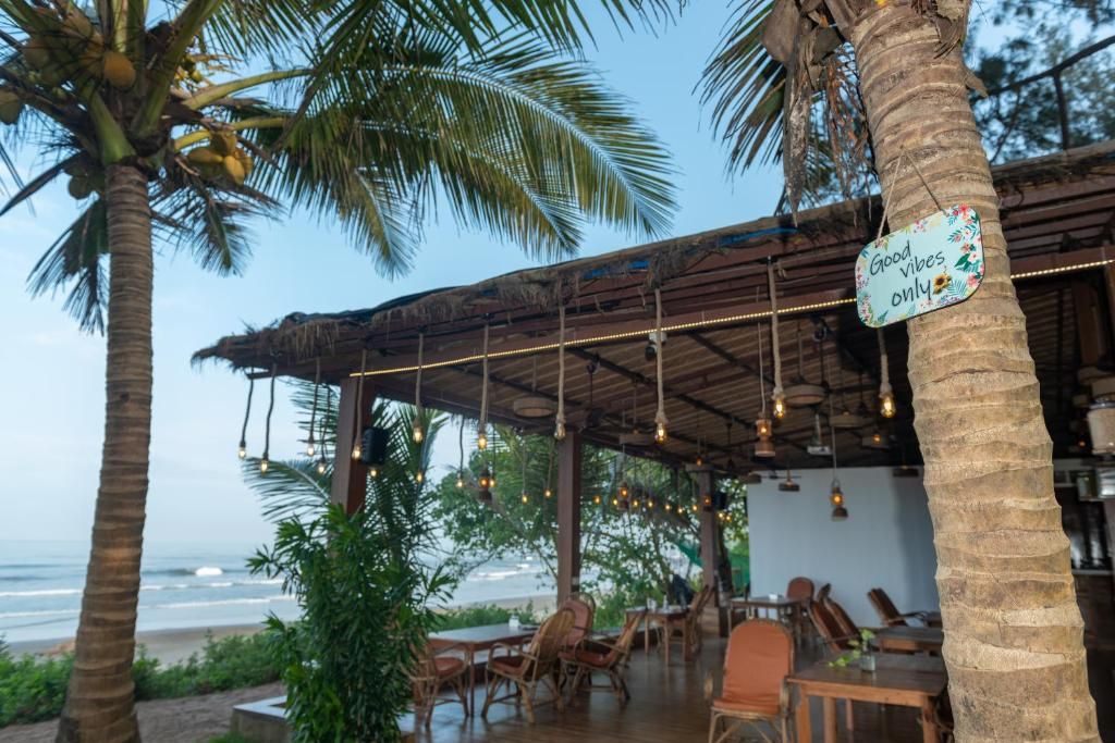Amadi Beach Front Resort фото 46