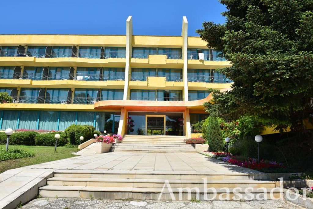 Hotel Ambassador - Free Parking фото 12