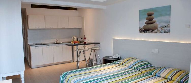 Фото отеля Stavrolia Gardens Hotel Apartments