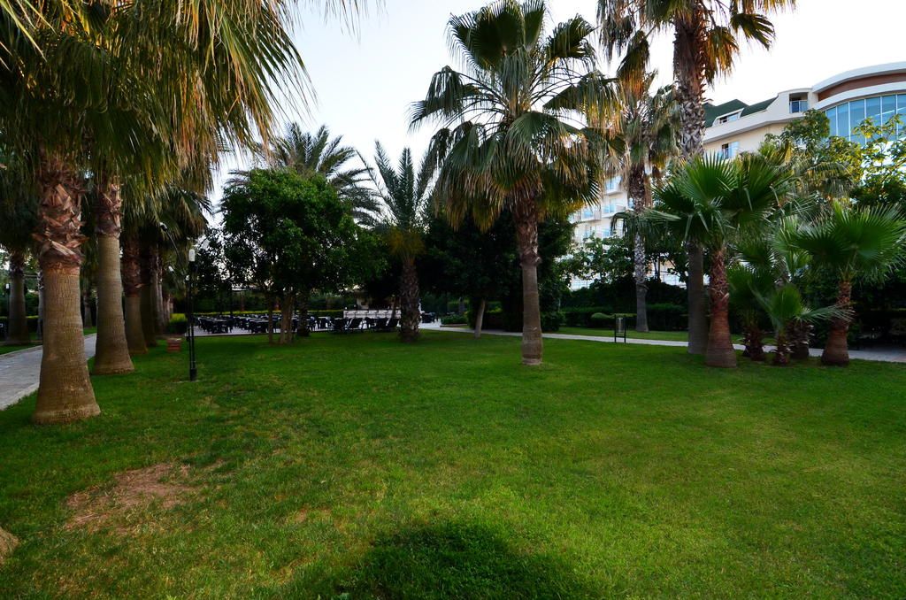 Royal Garden Suit Hotel фото 2