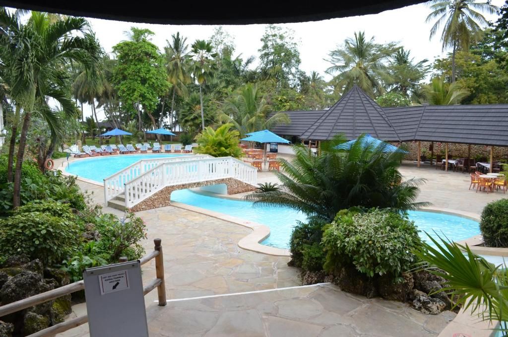 Travellers Beach Hotel and Club фото 22