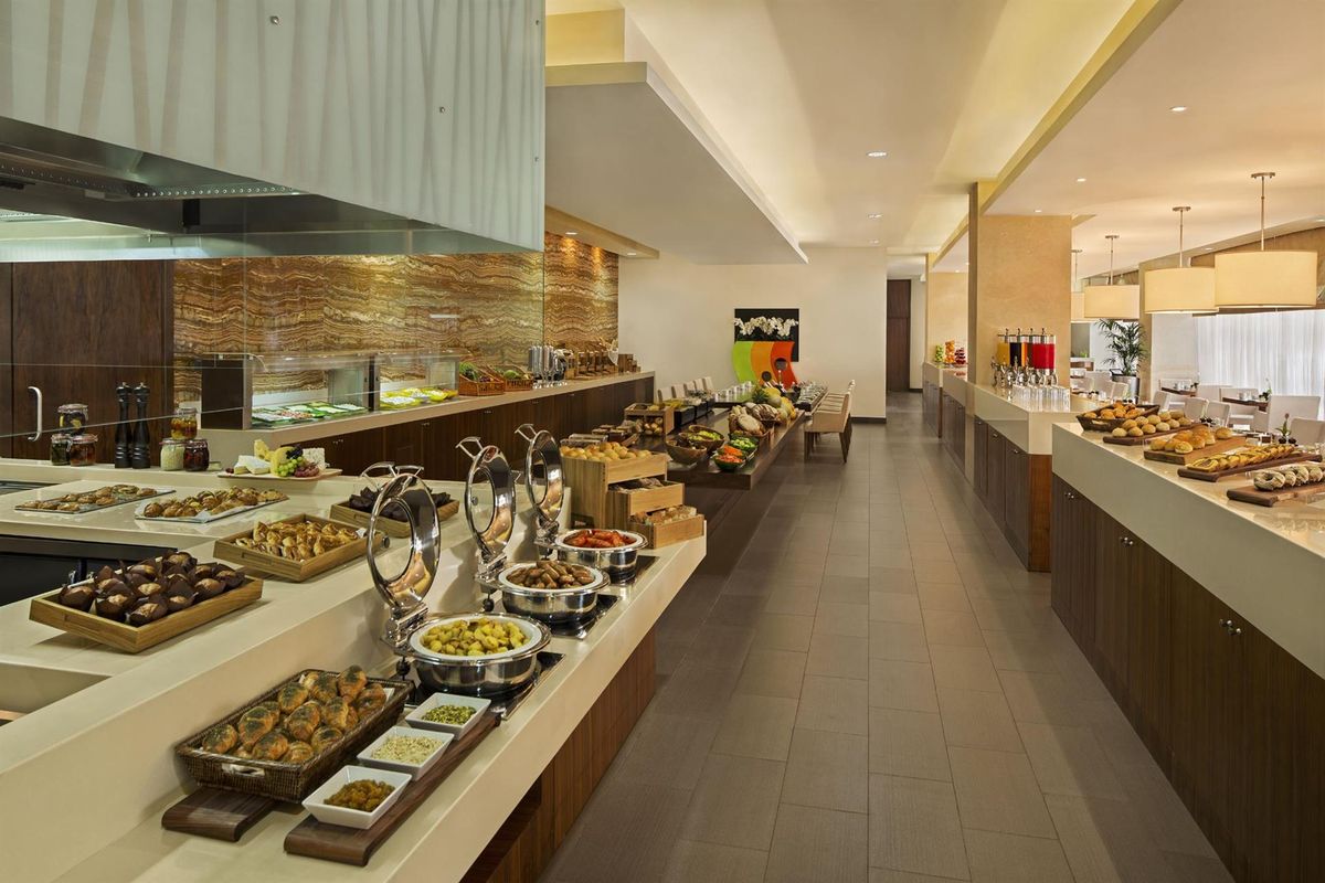 DoubleTree by Hilton Hotel and Residences Dubai Al Barsha фото 11