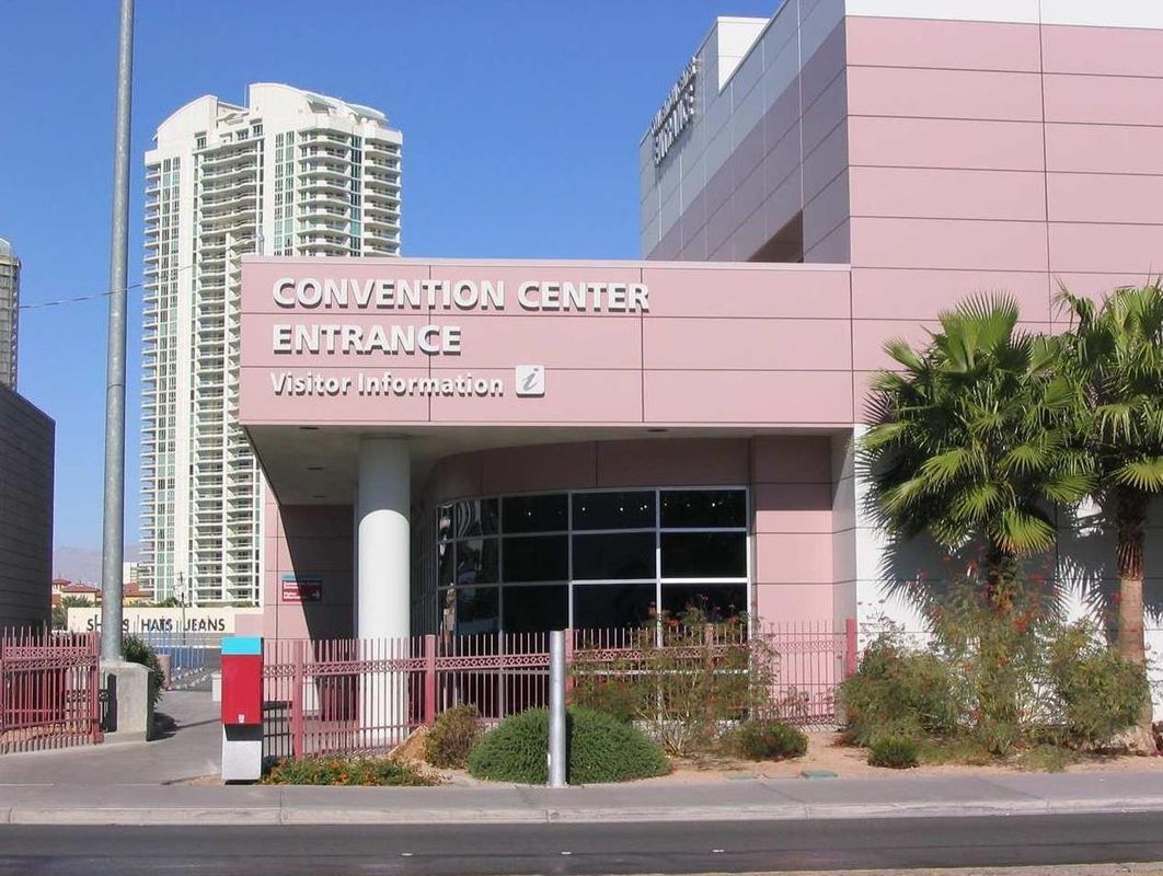 Hampton Inn Tropicana фото 35