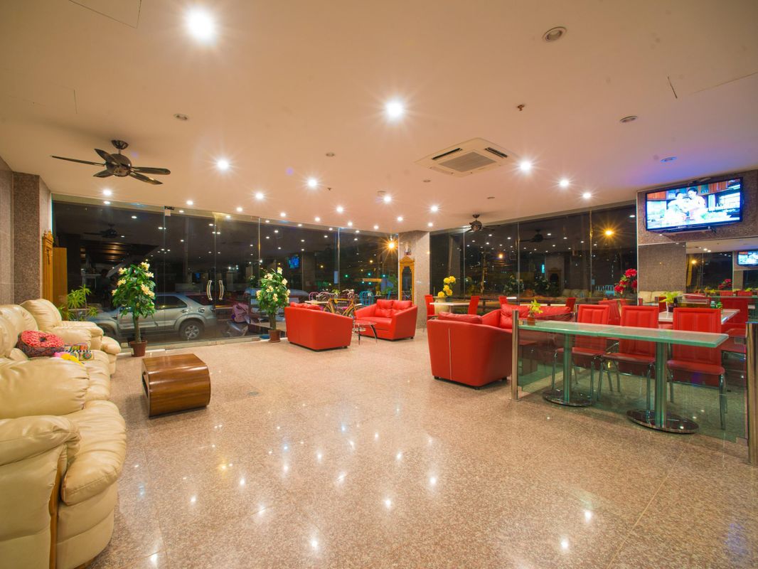 OYO 861 Patong Dynasty Hotel фото 8