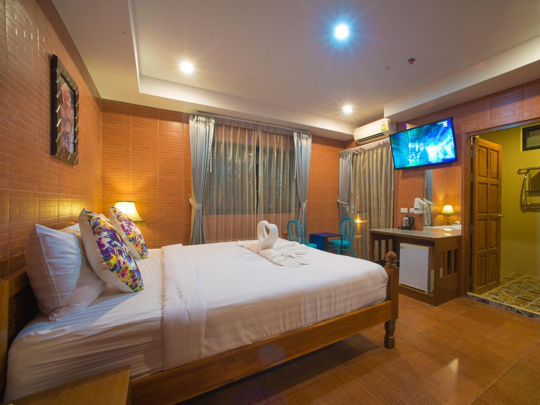 OYO 861 Patong Dynasty Hotel фото 11