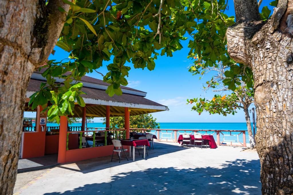 Shields Negril Villas LTD фото 4