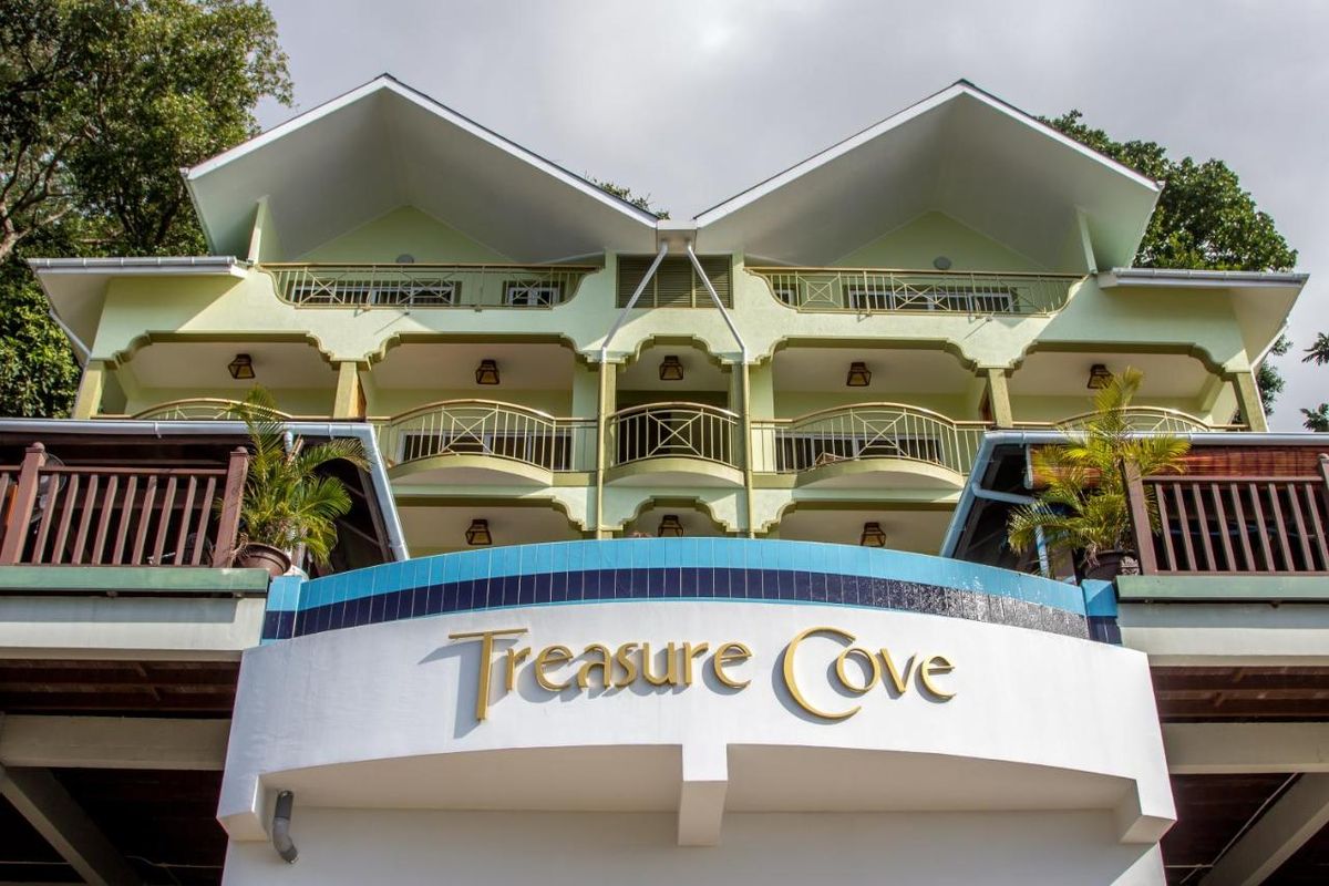 Treasure Cove Hotel & Restaurant фото 0