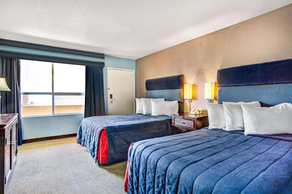 Travelodge Center Strip фото 41