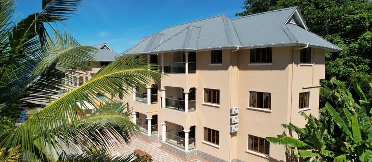 Фото отеля Stone Self Catering Apartment