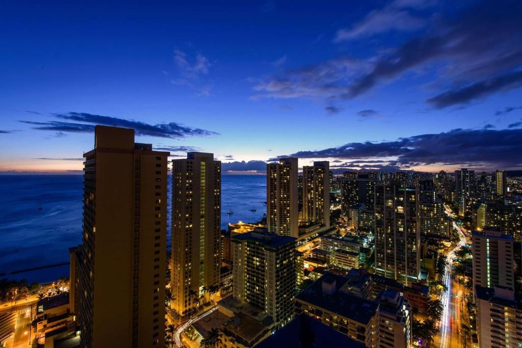 Hilton Waikiki Beach Hotel фото 46