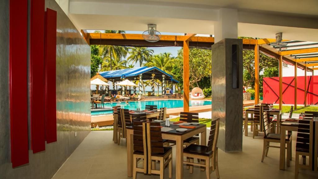 Camelot Beach Hotel фото 10