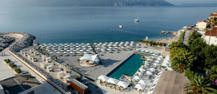 Фото отеля Lazure Hotel & Marina
