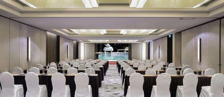 Фото отеля Golden Tulip Bund New Asia