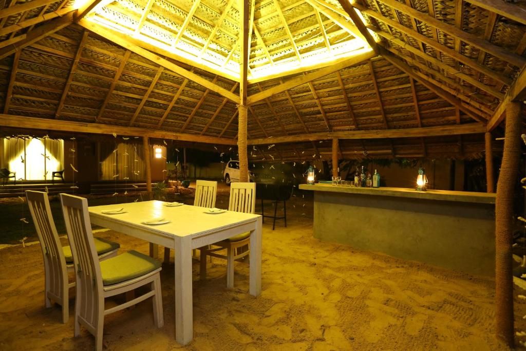 Kay Jay Beach House фото 9
