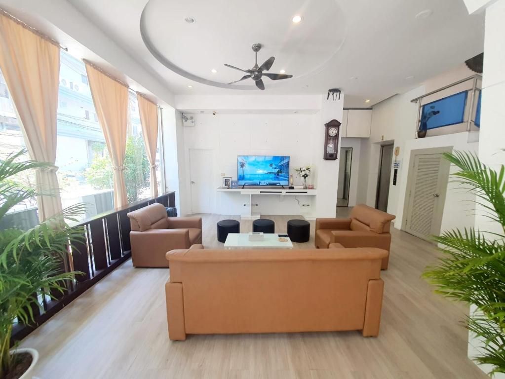 Issara Patong Beach фото 64