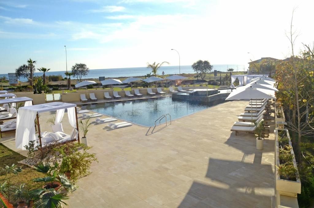 E Hotel Spa & Resort фото 0