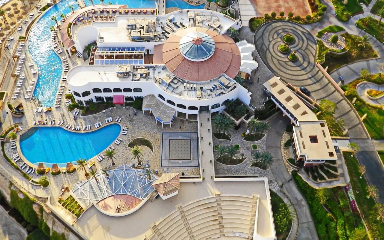 Reef Oasis Blue Bay Resort & Spa фото 1