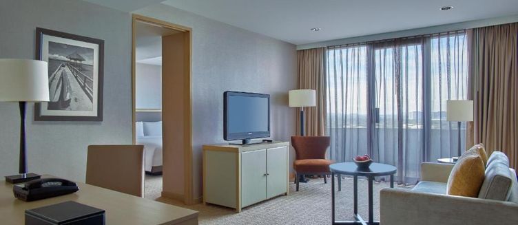 Фото отеля New World Makati Hotel