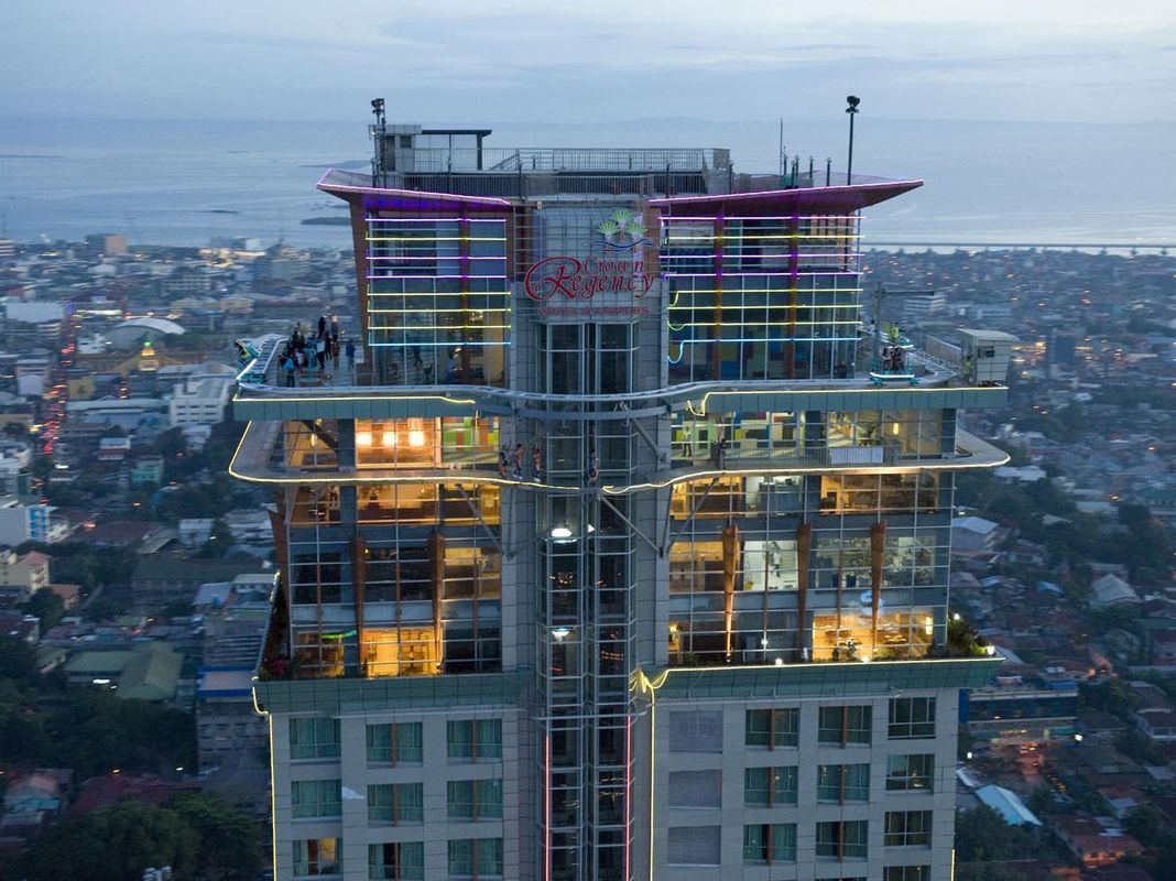Crown Regency Hotels & Towers фото 14