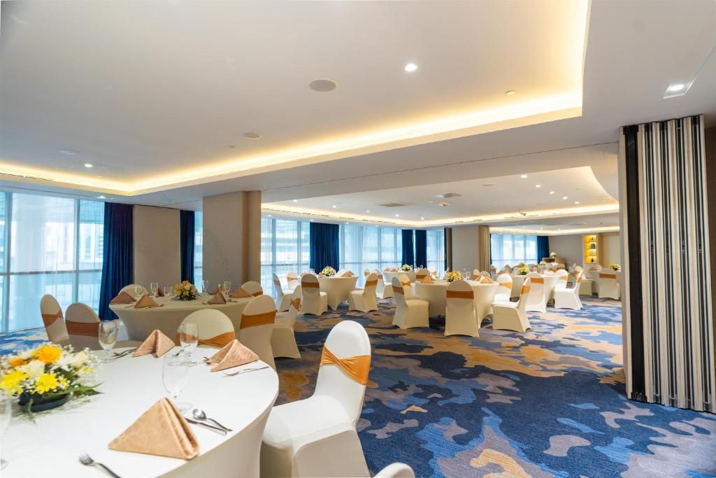 City Seasons Hotel Dubai фото 53