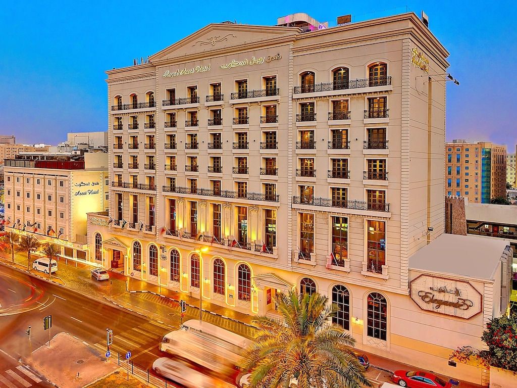 Royal Ascot Hotel фото 0