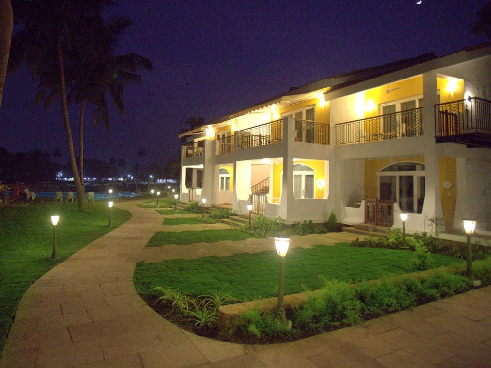 Acron Waterfront Resort фото 49