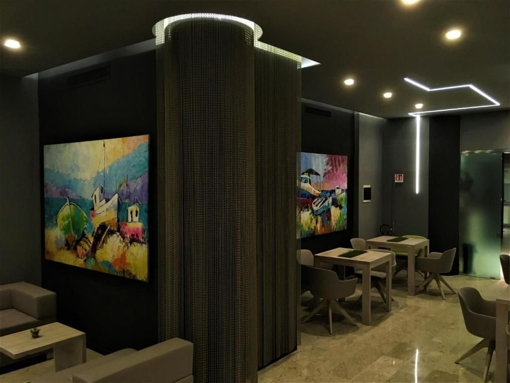 International Beach Hotel фото 6