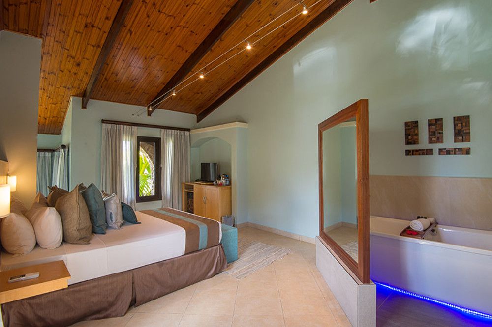 Coco De Mer & Black Parrot Suites фото 53