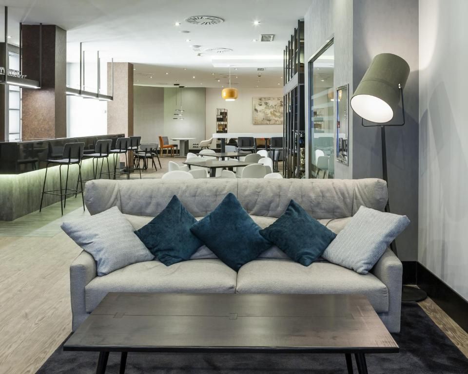 Hotel Ilunion Bilbao фото 0