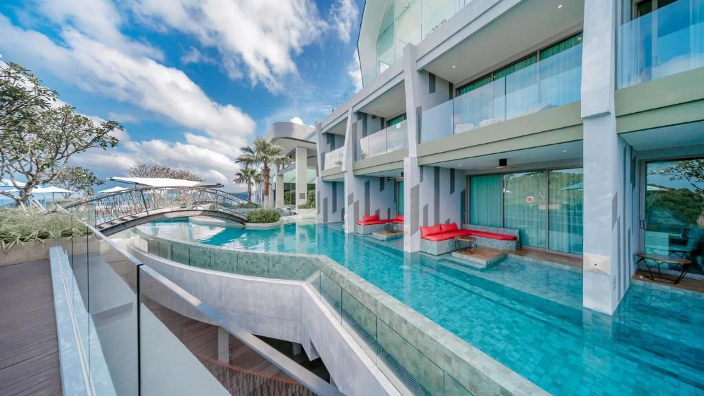 Crest Resort & Pool Villas фото 34