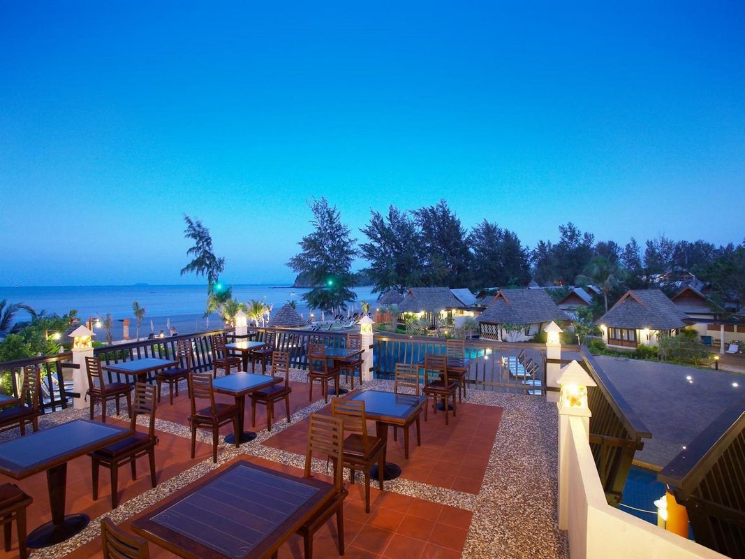 Lanta Cha Da Beach Resort and Spa фото 21