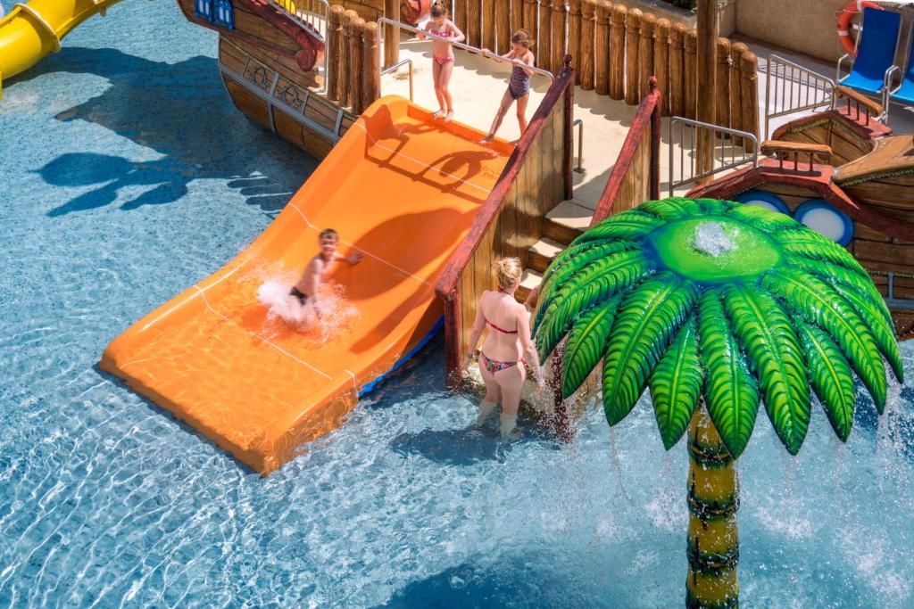 Hotel Oasis Park Splash фото 19