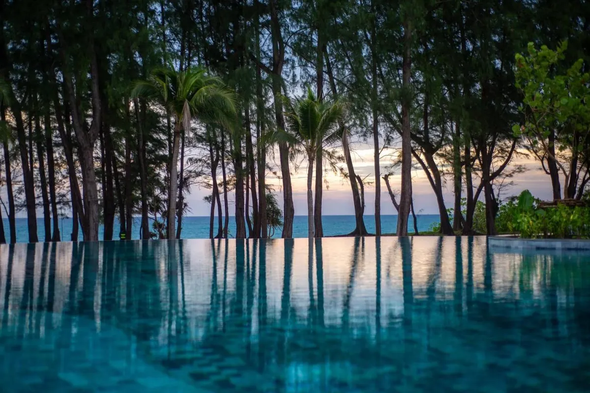 Le Meridien Phuket Mai Khao Beach Resort фото 11
