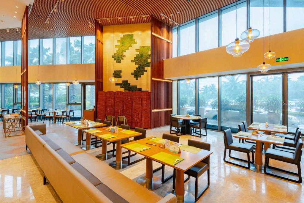 Holiday Inn Haikou West Coast by IHG фото 7