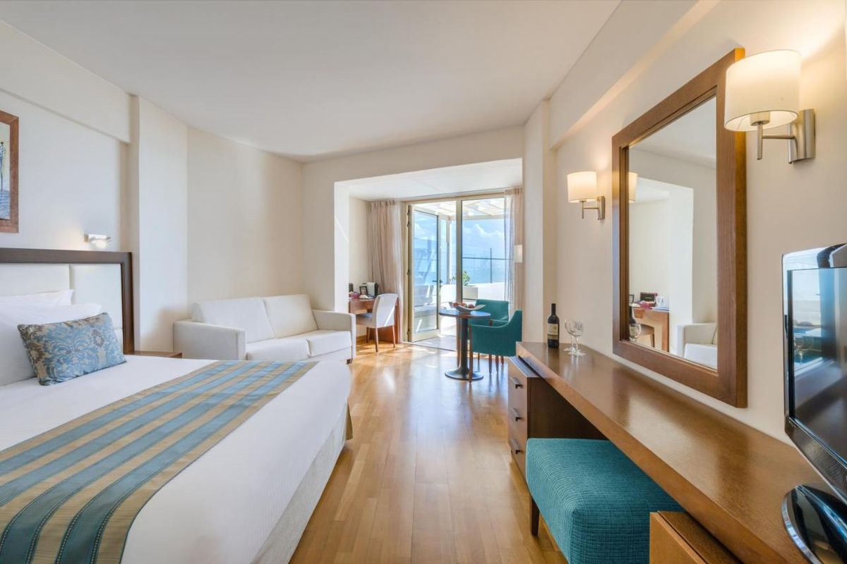 Golden Bay Beach Hotel фото 3