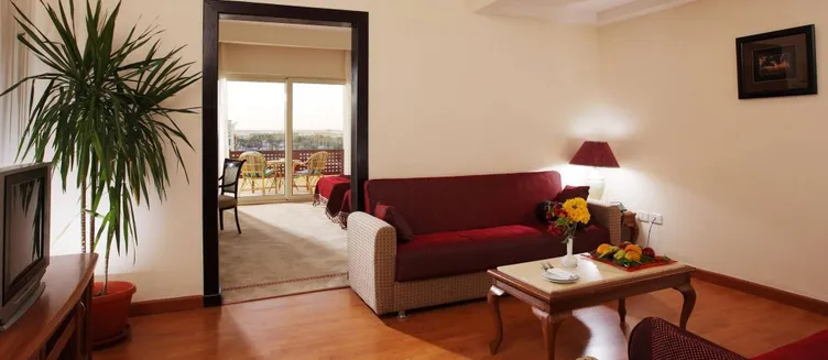Фото отеля Golden 5 Sapphire Suites Hotel