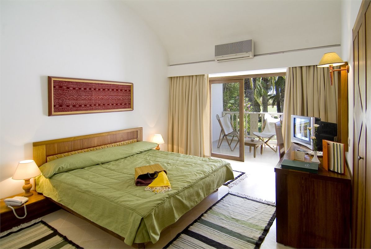 The Orangers Beach Resort and Bungalows фото 1