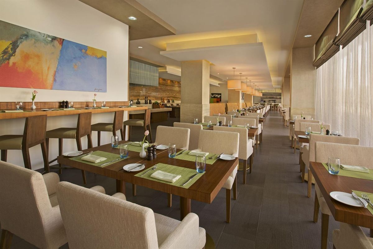 DoubleTree by Hilton Hotel and Residences Dubai Al Barsha фото 13