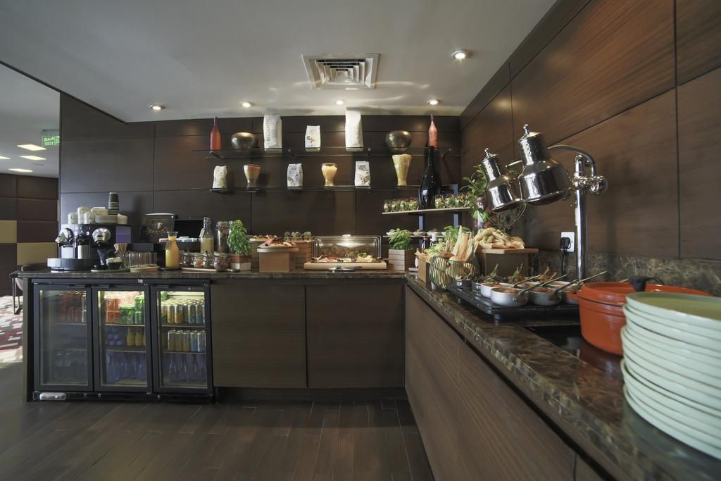 Yas Plaza Mangroves by IHG фото 7